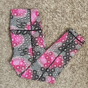 VS Geometric Print High Waisted Capri Leggings i Size S I Athleisure Activewear